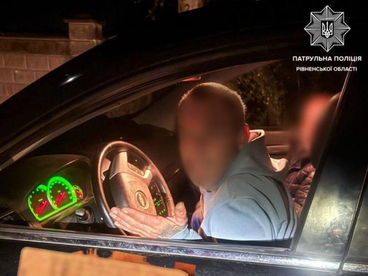 На Рівненщині зупинили водія з ознаками сп’яніння та ймовірно підробленим посвідченням