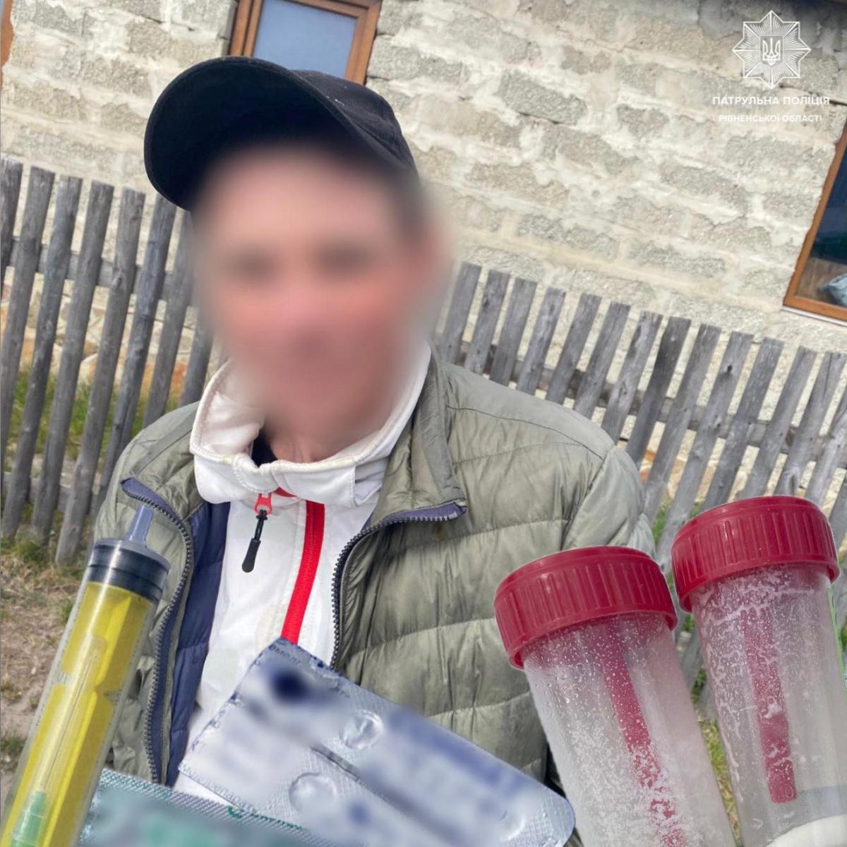 У Сарнах патрульні виявили у чоловіка ймовірні наркотичні речовини