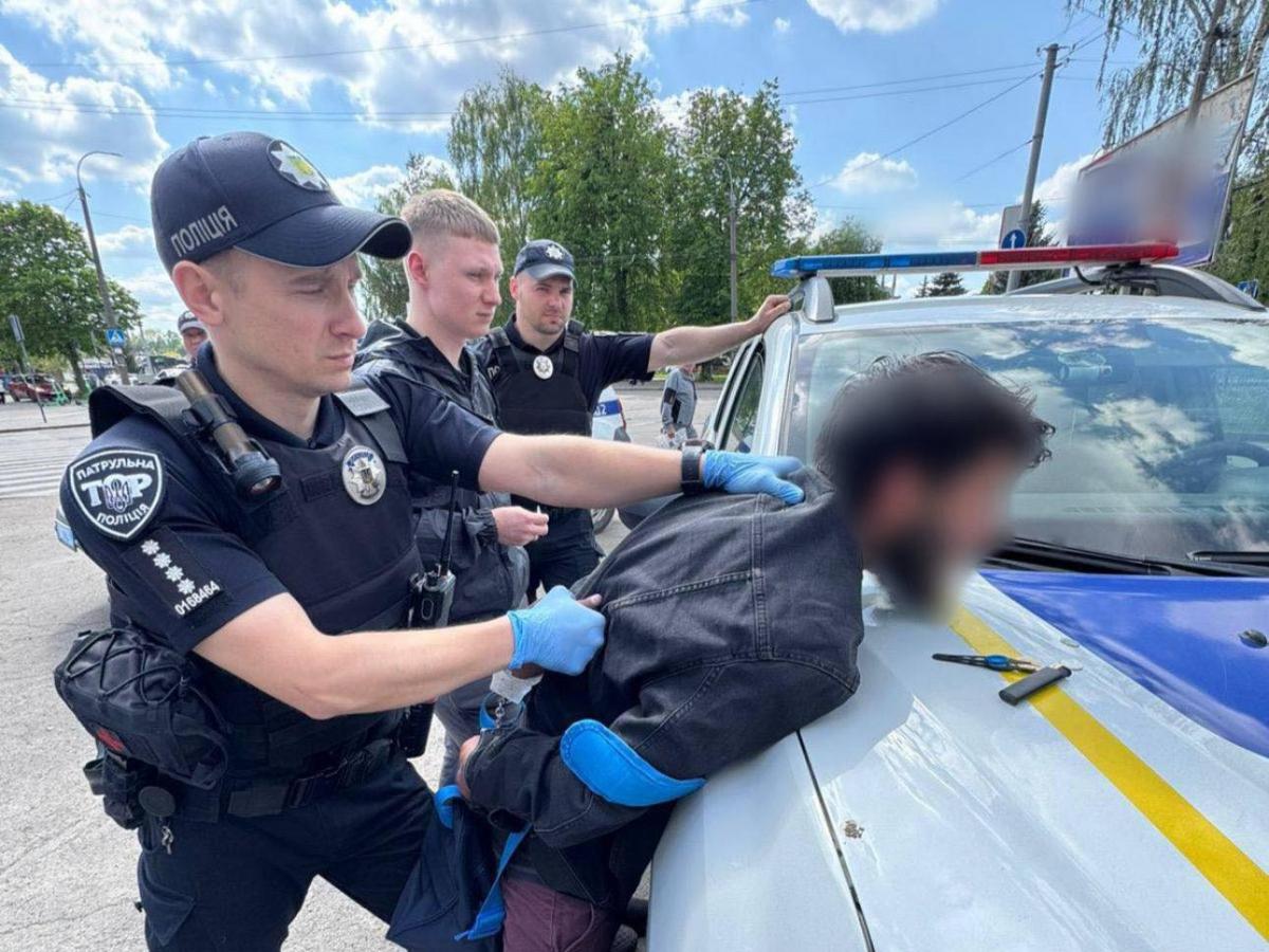 У Рівному патрульні затримали ймовірного грабіжника