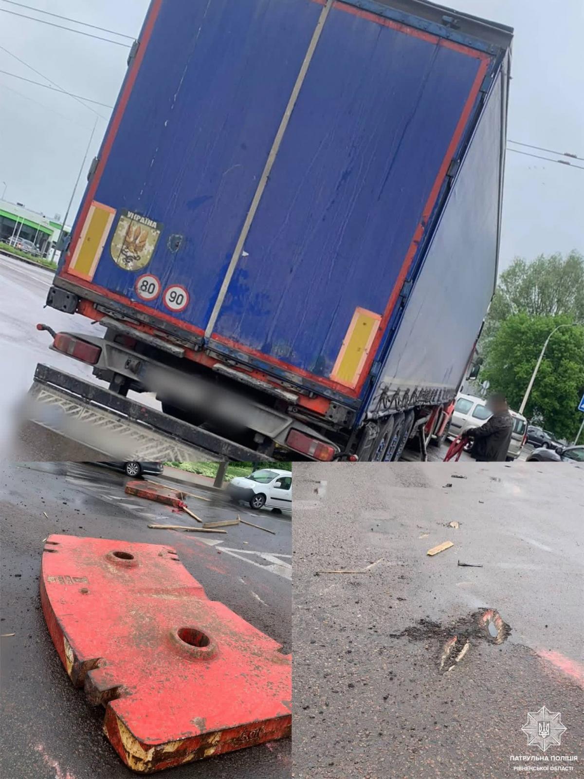 У Рівному водій вантажівки пошкодив дорожнє покриття 