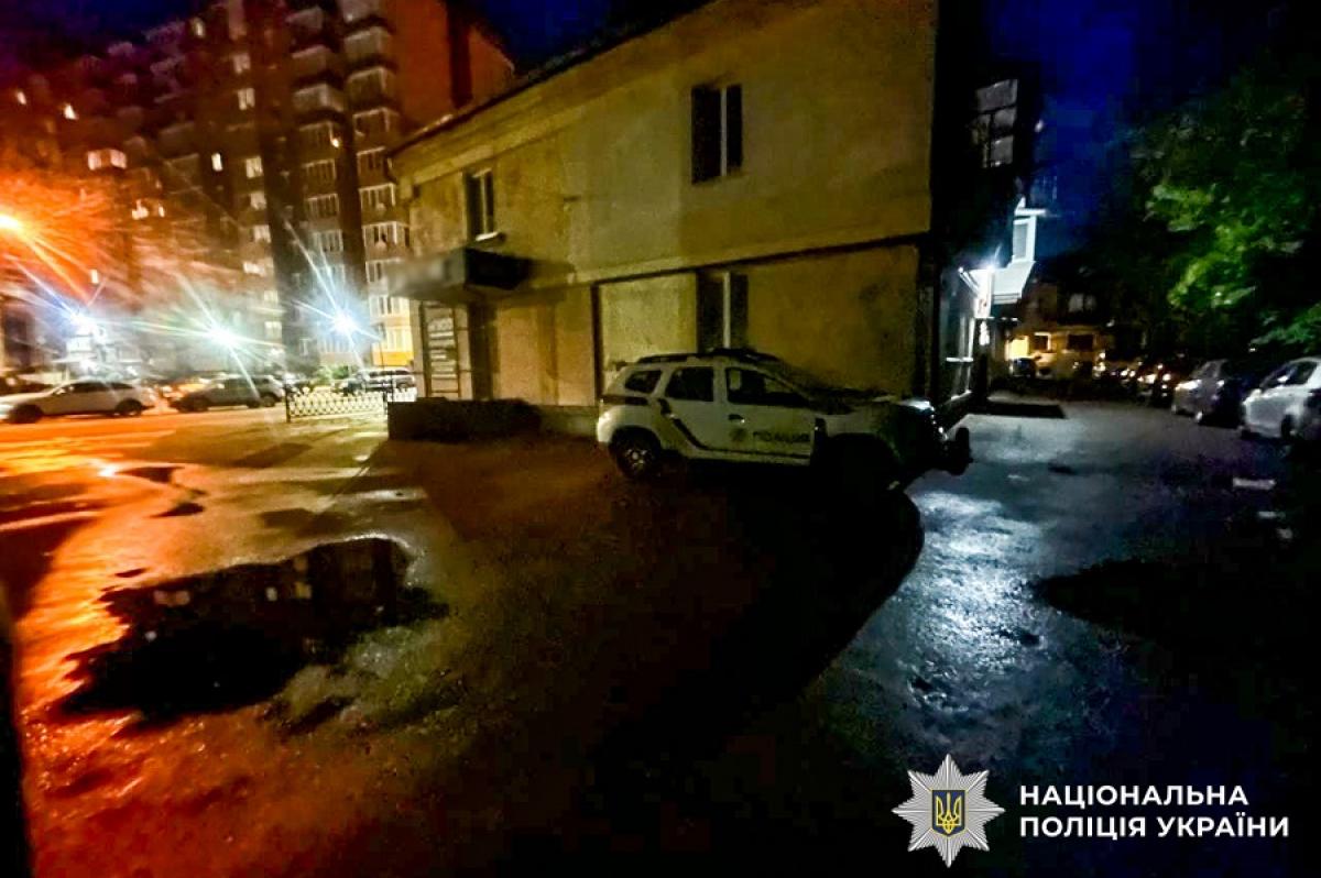 Вихопив телефон у неповнолітньої та втік: у Рівному затримали зловмисника