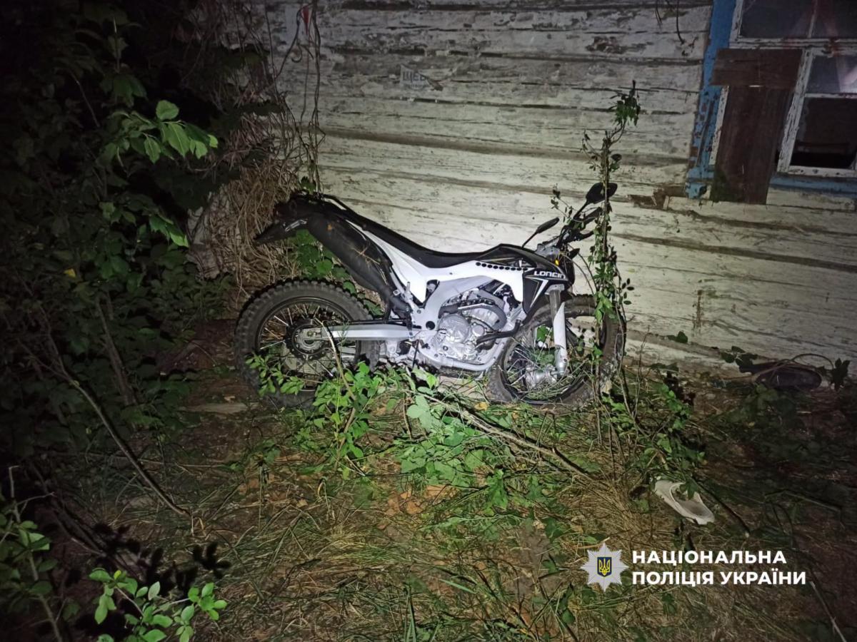 На Варащині 15-річний мотоцикліст врізався в будинок: двоє підлітків у лікарні