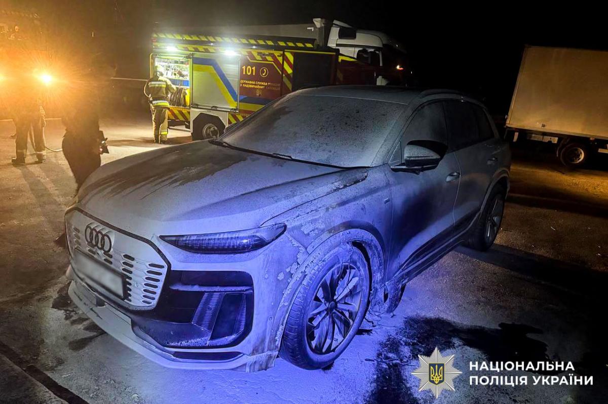 У Рівному вночі підпалили електрокросовер Audi Q6 E-Tron
