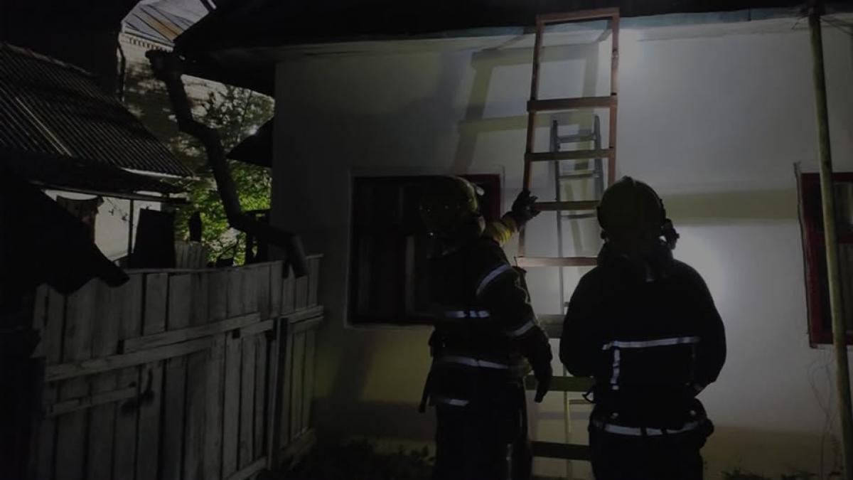 На Дубенщині під час пожежі в будинку рятувальники врятували чоловіка