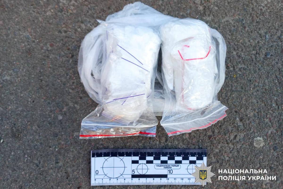 Тікав від поліції через вікно третього поверху: У Рівному засудили наркодилера