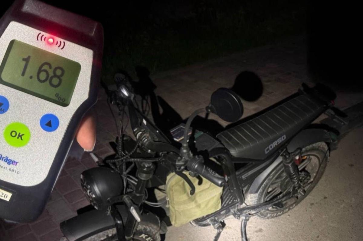 На Рівненщині під час комендантської години виявили двох нетверезих водіїв двоколісного транспорту