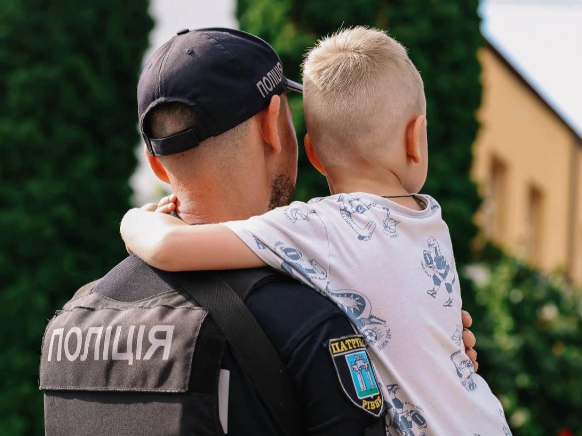 Загубився під час прогулянки: У Рівному патрульні допомогли розшукати 5-річного хлопчика