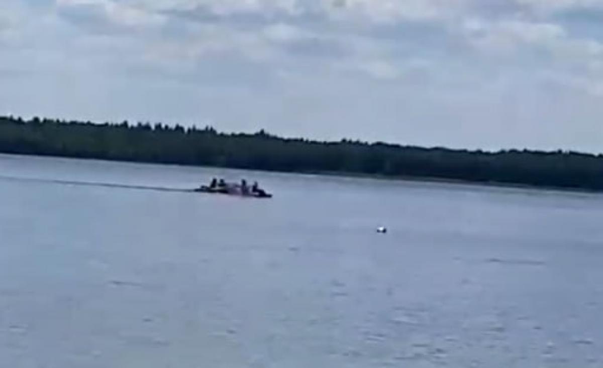 Ледь не потонули на каяку: На Білому озері врятували дорослого та підлітка