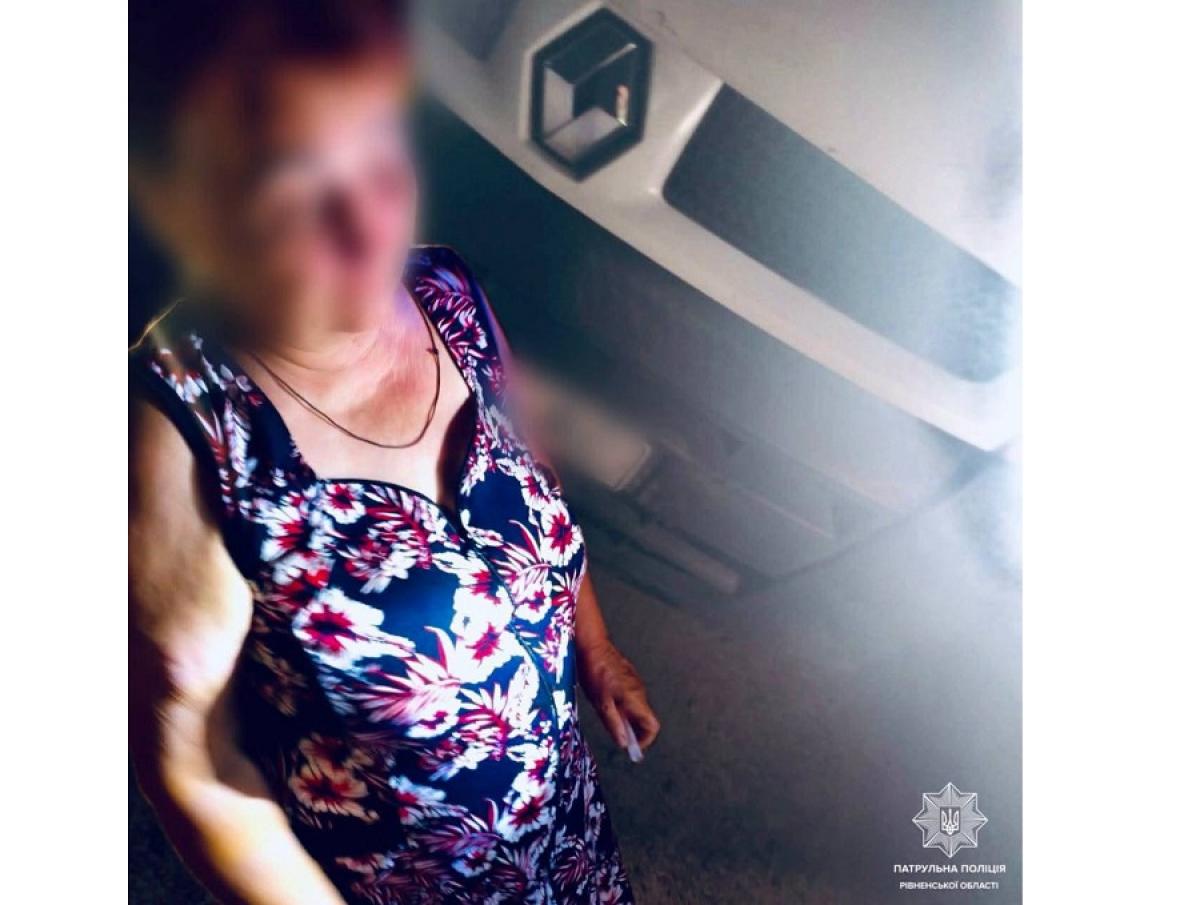 У Сарнах 69-річна жінка сіла за кермо напідпитку