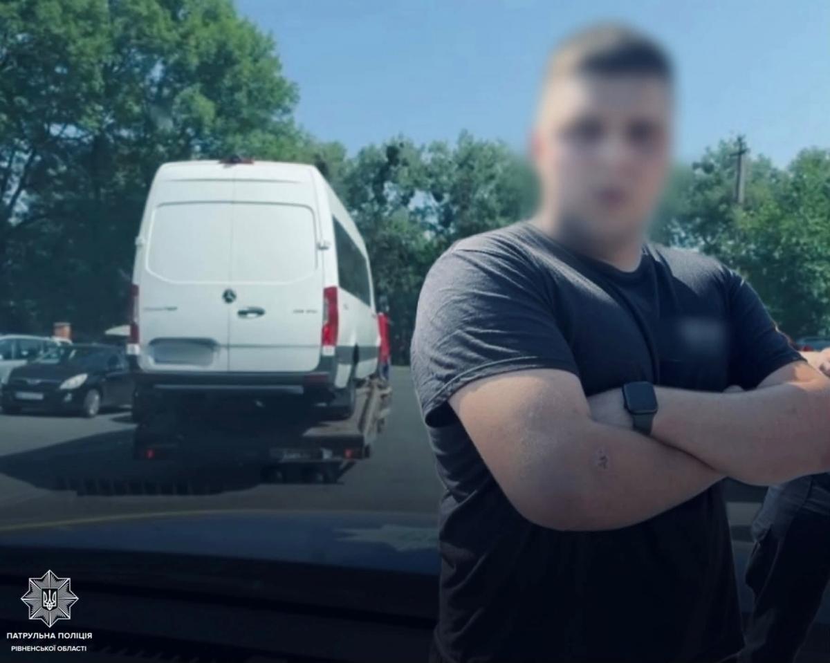 У Рівному зупинили водія маршрутного авто, який проїхав на жовтий сигнал світлофора