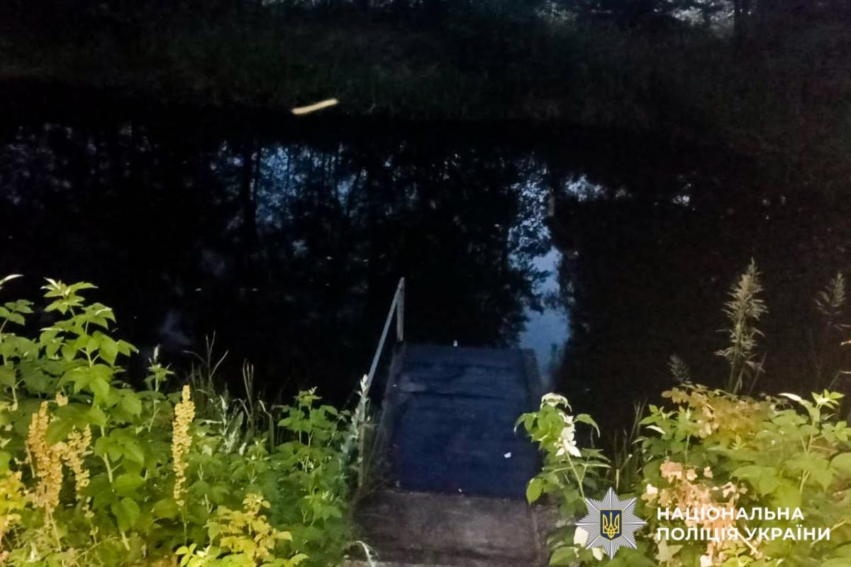 На Рівненщині 18-річний хлопець загинув після стрибка у водойму