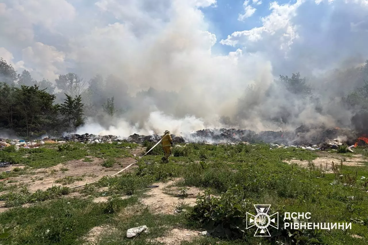 На Рівненщині ліквідували три загоряння на відкритих територіях, найбільше — на стихійному сміттєзвалищі