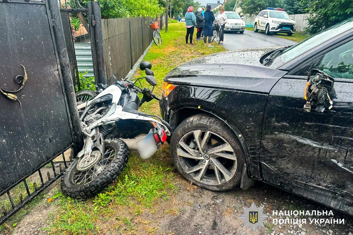 На Рівненщині внаслідок дорожньо-транспортної пригоди тяжко травмувався 17-річний мотоцикліст
