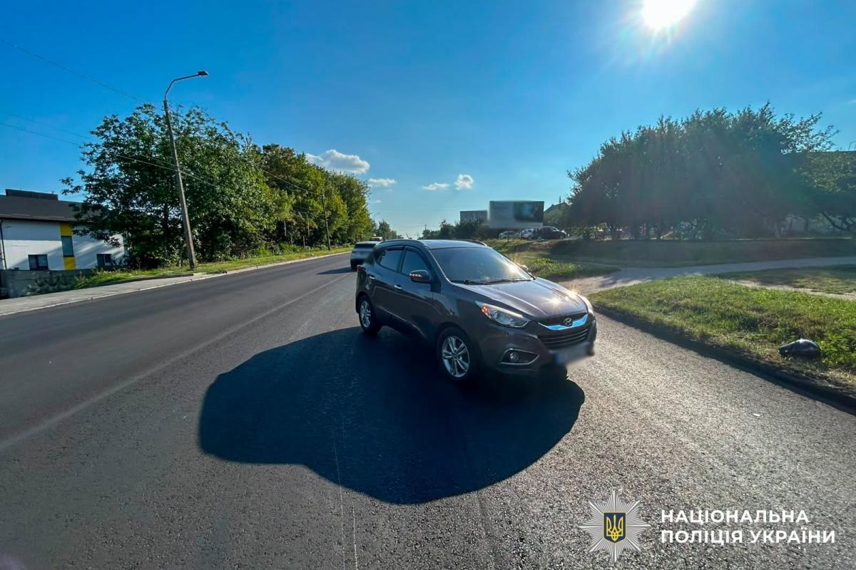 У Рівному двоє малолітніх дітей на електросамокаті потрапили у ДТП (ФОТО)