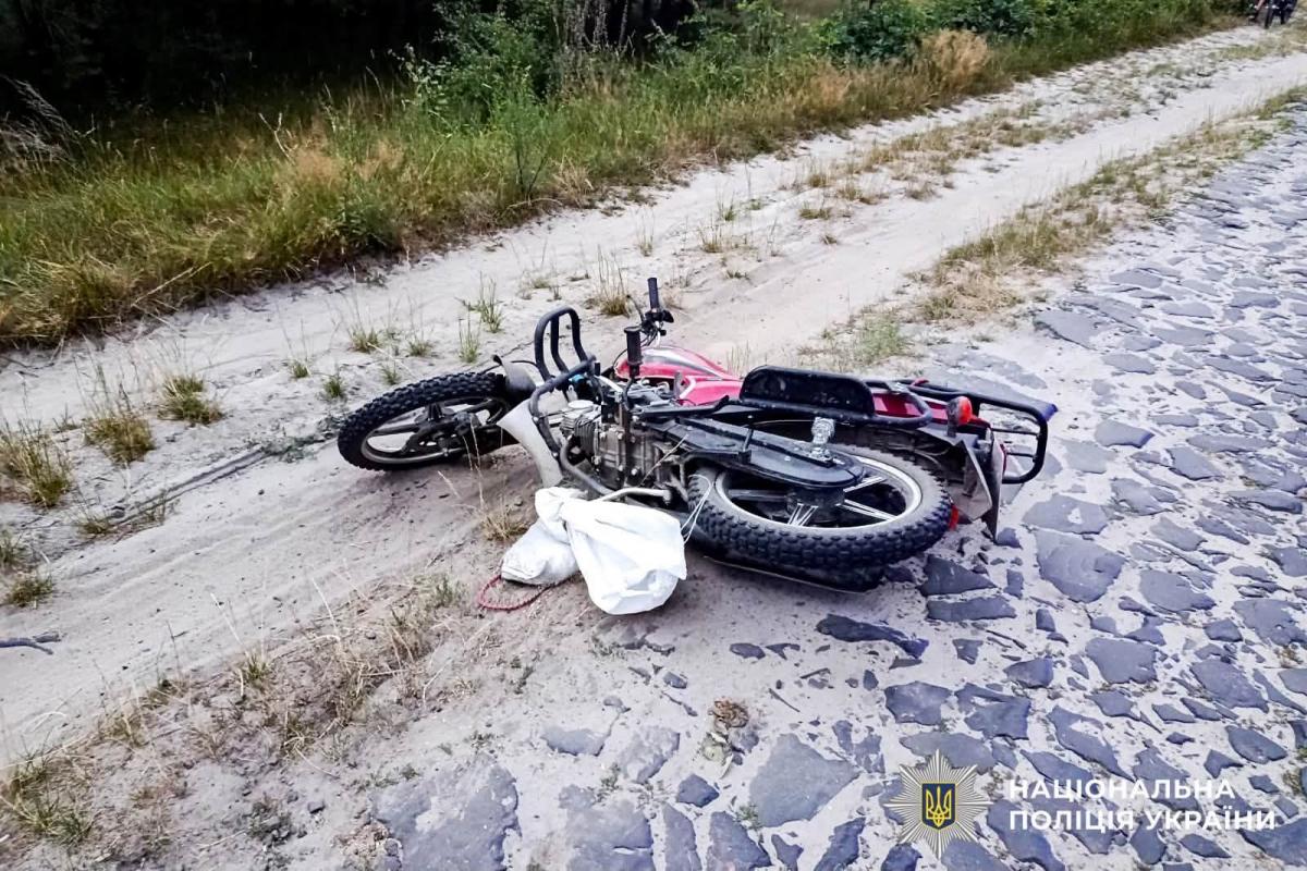 На Володимиреччині внаслідок ДТП загинув мотоцикліст: слідчі проводять досудове розслідування (ФОТО)