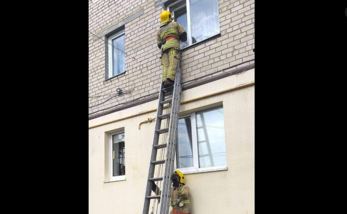 У Дубні трирічна дитина зачинилася в кімнаті квартири