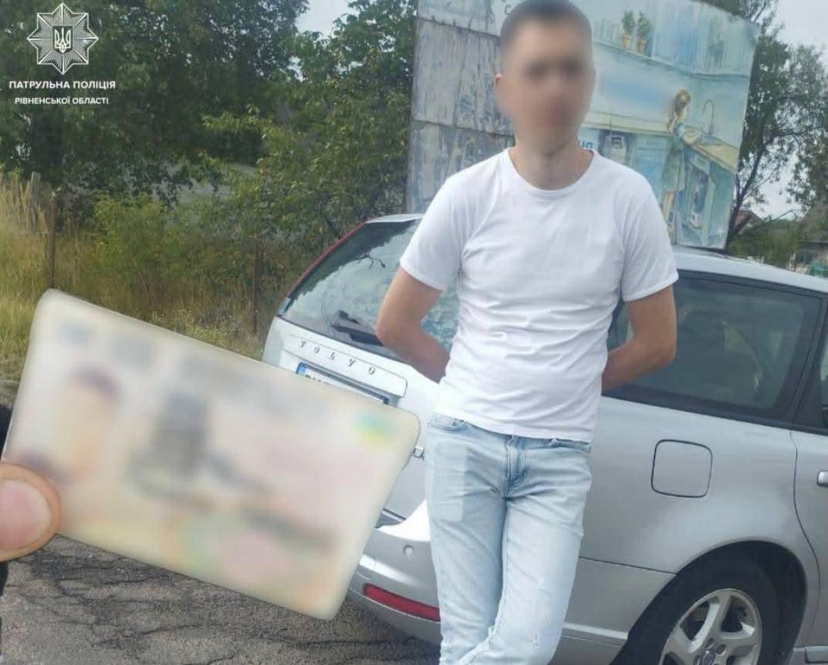 У Сарнах водій показав патрульним посвідчення з ознаками підробки