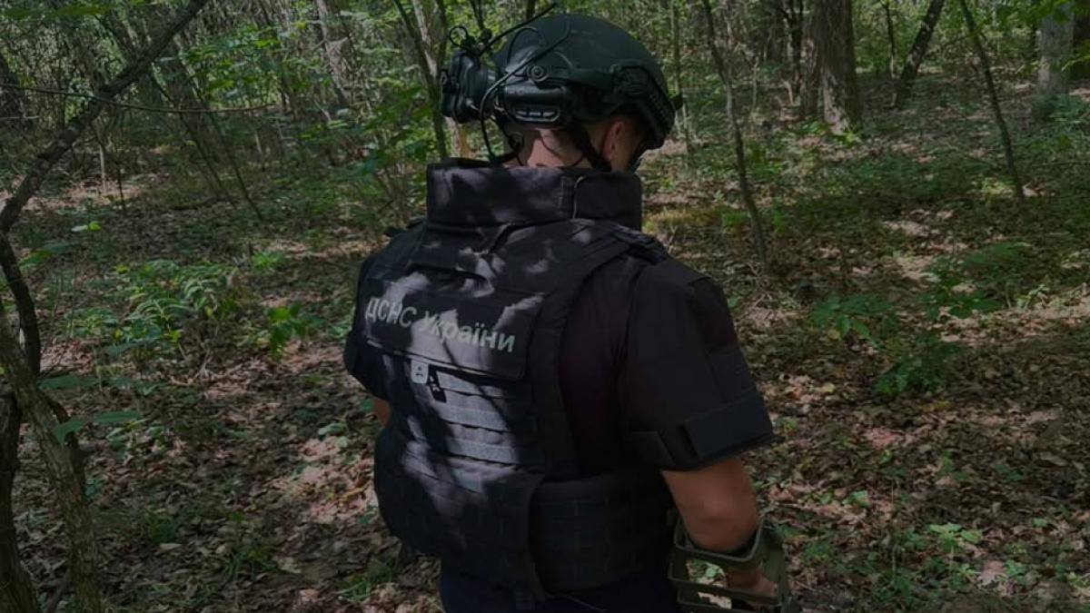 На Дубенщині піротехніки ДСНС знищили 152-мм артилерійський снаряд часів Другої світової війни