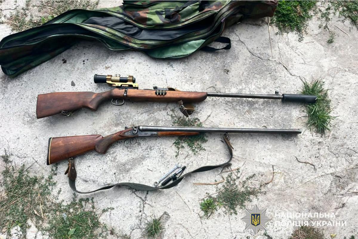 На Рівненщині у 32-річного чоловіка вилучили незареєстровану зброю та боєприпаси