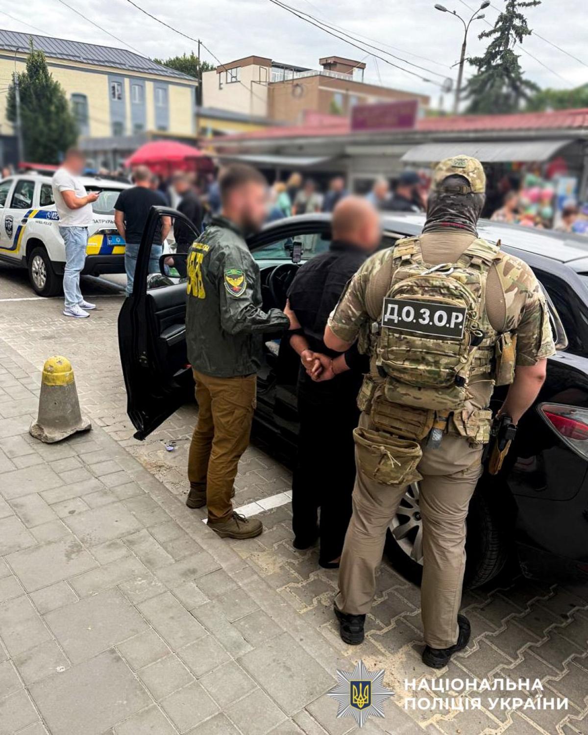 За 14 тисяч доларів обіцяв виїзд за кордон: на Рівненщині затримали жителя Прикарпаття